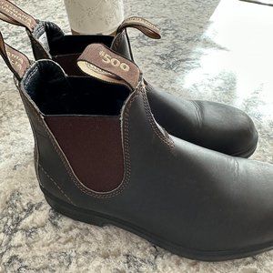 Blundstone Style 500 boots size 9.5